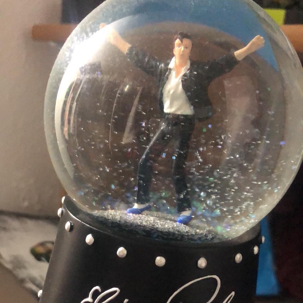 Elvis Presley snow globe